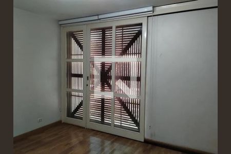 Casa à venda com 3 quartos, 230m² em Jardim da Gloria, São Paulo