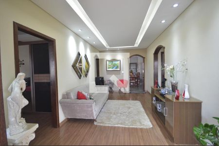 Casa à venda com 3 quartos, 360m² em Copacabana, Belo Horizonte