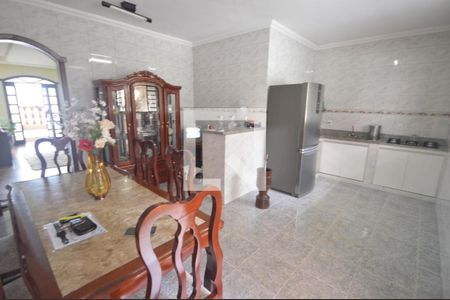 Casa à venda com 3 quartos, 360m² em Copacabana, Belo Horizonte