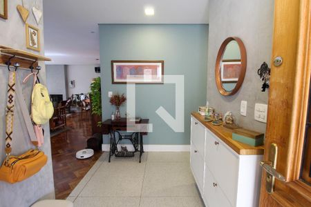 Entrada de casa para alugar com 3 quartos, 300m² em Caxingui, São Paulo