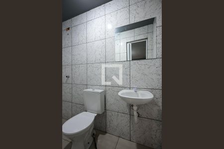 Banheiro de casa para alugar com 1 quarto, 40m² em Vila Ernesto, São Paulo