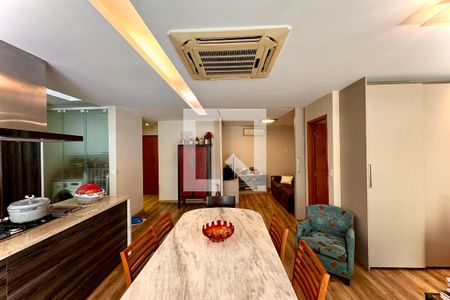 Sala/cozinha de apartamento à venda com 2 quartos, 117m² em Laranjeiras, Rio de Janeiro