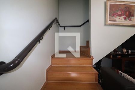 Escada de casa à venda com 2 quartos, 107m² em Vila Scarpelli, Santo André