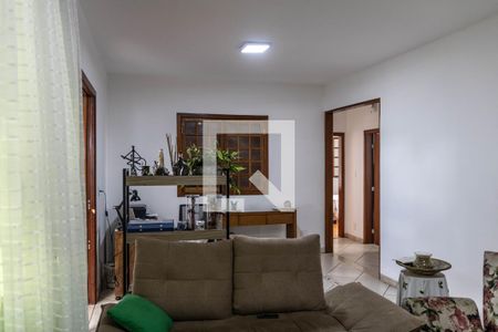 Casa à venda com 3 quartos, 232m² em Barreiro, Belo Horizonte