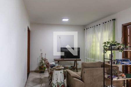 Casa à venda com 3 quartos, 232m² em Barreiro, Belo Horizonte