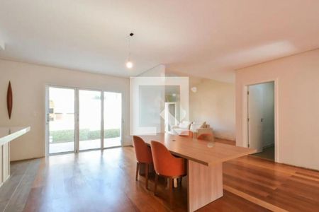 Casa à venda com 5 quartos, 299m² em Santo Amaro, São Paulo