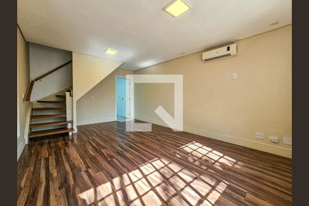 Sala de casa para alugar com 4 quartos, 140m² em Chácara Santo Antônio (zona Sul), São Paulo