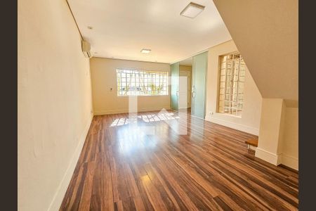 Sala de casa para alugar com 4 quartos, 140m² em Chácara Santo Antônio (zona Sul), São Paulo