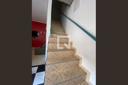 Escada de casa para alugar com 3 quartos, 400m² em Centro, Taubaté