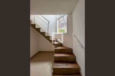 Escada de casa de condomínio à venda com 2 quartos, 85m² em Vila Brasilio Machado, São Paulo
