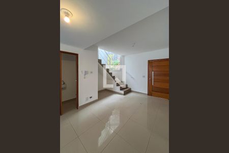 Sala de casa de condomínio à venda com 2 quartos, 85m² em Vila Brasilio Machado, São Paulo