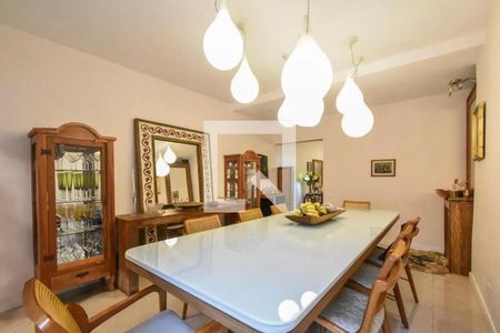 Comedor com mesa de vidro e iluminação moderna, com armários de madeira e iluminação de luzes brancas. de casa à venda com 4 quartos, 120m² em Vila Cordeiro, São Paulo
