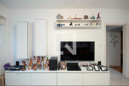 Casa à venda com 8 quartos, 270m² em Vila Ipojuca, São Paulo