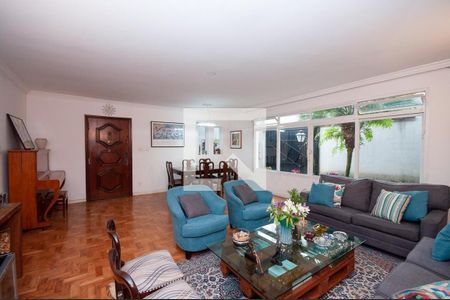 Casa à venda com 8 quartos, 270m² em Vila Ipojuca, São Paulo