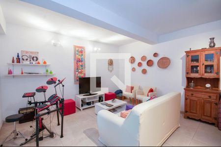 Casa à venda com 8 quartos, 270m² em Vila Ipojuca, São Paulo