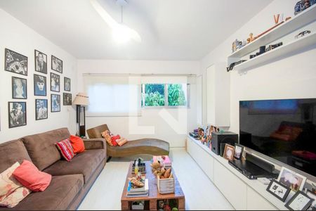 Casa à venda com 8 quartos, 270m² em Vila Ipojuca, São Paulo
