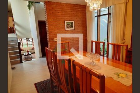 Casa à venda com 4 quartos, 300m² em Jardim Morumbi, São Paulo