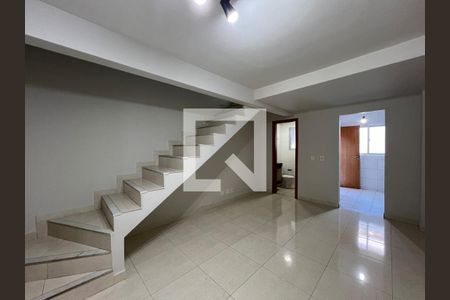 Casa para alugar com 2 quartos, 90m² em Santa Terezinha, Belo Horizonte