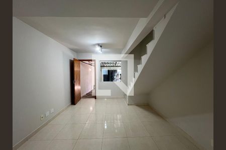 Casa para alugar com 2 quartos, 90m² em Santa Terezinha, Belo Horizonte