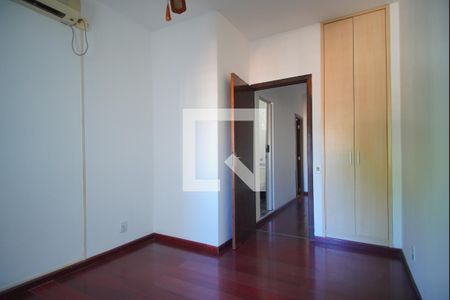 Quarto 2 de casa para alugar com 3 quartos, 130m² em São Geraldo, Porto Alegre