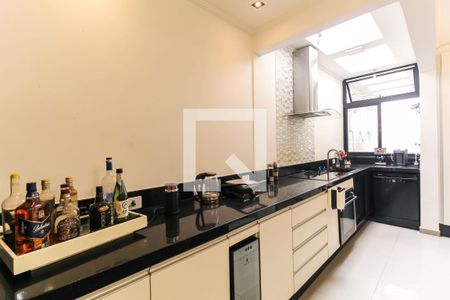 Sala/Cozinha de casa à venda com 4 quartos, 200m² em Vila Bertioga, São Paulo