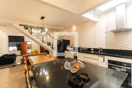 Sala/Cozinha de casa à venda com 4 quartos, 200m² em Vila Bertioga, São Paulo