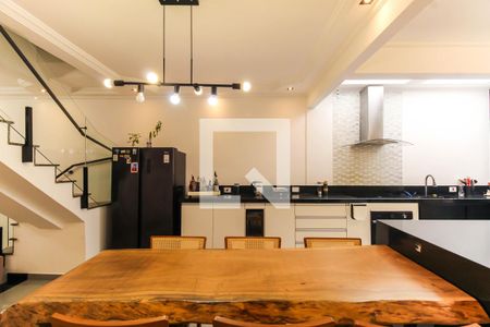 Sala/Cozinha de casa à venda com 4 quartos, 200m² em Vila Bertioga, São Paulo