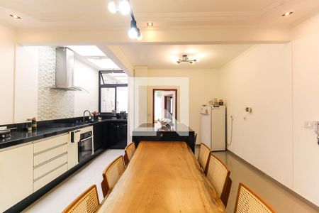 Sala/Cozinha de casa à venda com 4 quartos, 200m² em Vila Bertioga, São Paulo
