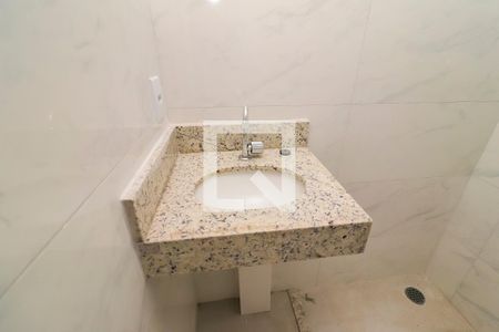 Banheiro de kitnet/studio para alugar com 1 quarto, 28m² em Cidade Antônio Estêvão de Carvalho, São Paulo