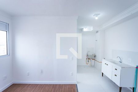 Sala, cozinha e área de serviço de apartamento para alugar com 2 quartos, 33m² em Brasilândia, São Paulo