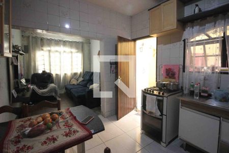 Cozinha de apartamento para alugar com 2 quartos, 27m² em Vila Bancaria, São Paulo