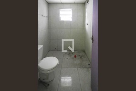 Banheiro de casa para alugar com 1 quarto, 28m² em Vila Bancaria, São Paulo