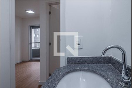 banheiro social_4 de apartamento para alugar com 2 quartos, 50m² em Vila Vermelha, São Paulo