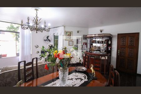 Casa para alugar com 3 quartos, 200m² em Jardim Avelino, São Paulo