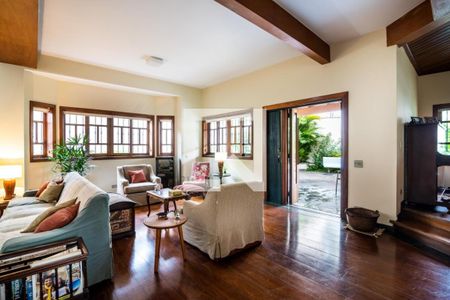 Casa à venda com 4 quartos, 300m² em Jardim das Bandeiras, São Paulo