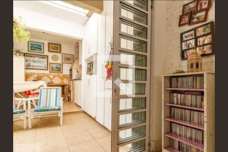 Casa à venda com 2 quartos, 132m² em Vila do Bosque, São Paulo