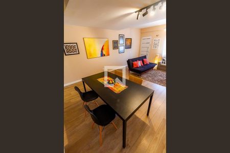 Casa à venda com 3 quartos, 214m² em Vila Mariana, São Paulo