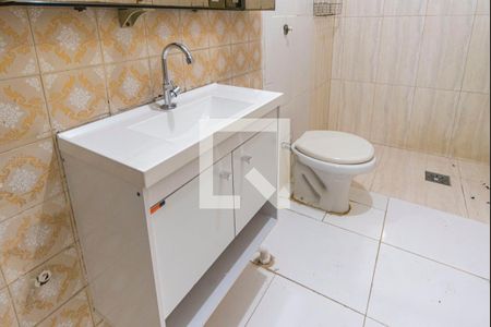 Banheiro  de casa à venda com 2 quartos, 193m² em Vila Palmares, Santo André