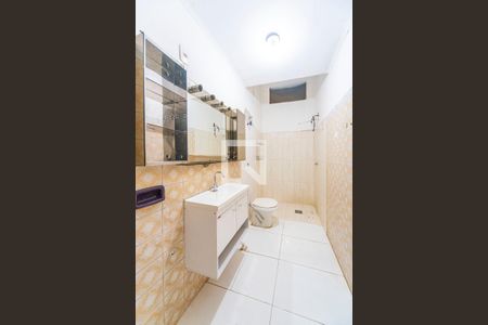 Banheiro  de casa à venda com 2 quartos, 193m² em Vila Palmares, Santo André