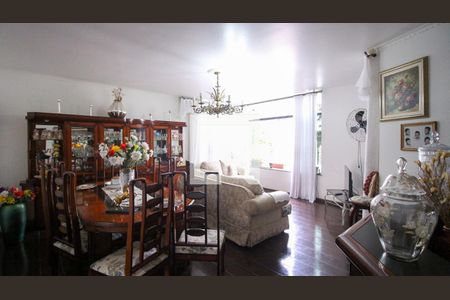 Casa à venda com 5 quartos, 336m² em Jardim Avelino, São Paulo