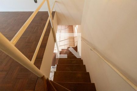Escada de casa para alugar com 4 quartos, 330m² em Vila Hortência, Sorocaba