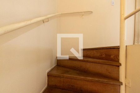 Escada de casa para alugar com 4 quartos, 330m² em Vila Hortência, Sorocaba