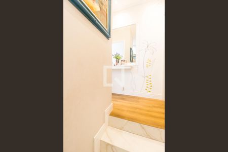 Escada de apartamento para alugar com 2 quartos, 68m² em Jardim Regina Alice, Barueri