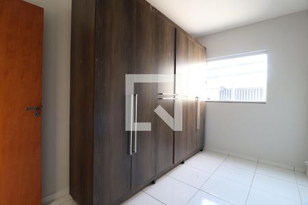 Quarto 1 de casa para alugar com 2 quartos, 57m² em Jardim Europa, Uberlândia