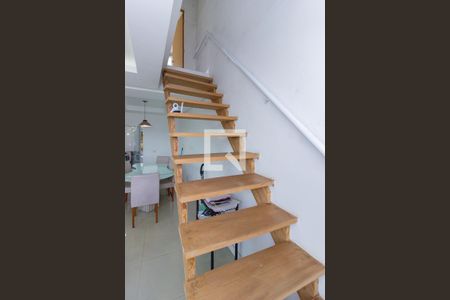Sala Escada de casa para alugar com 3 quartos, 100m² em Jardim Maristela, São Paulo