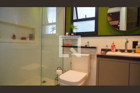 Banheiro suite  de apartamento para alugar com 2 quartos, 75m² em Auxiliadora, Porto Alegre