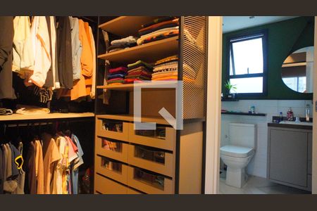 Closet da suíte de apartamento para alugar com 2 quartos, 75m² em Auxiliadora, Porto Alegre