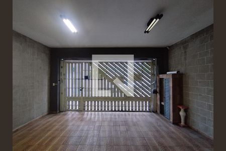 Garagem de casa à venda com 3 quartos, 250m² em Parque Fongaro, São Paulo