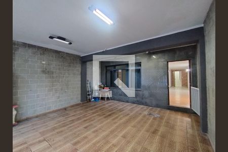 Garagem de casa à venda com 3 quartos, 250m² em Parque Fongaro, São Paulo