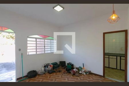 Casa para alugar com 2 quartos, 270m² em Heliópolis, Belo Horizonte
